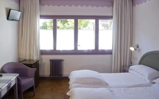Hotel César