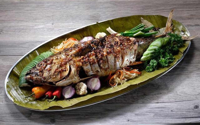 Golden Prince Hotel and Suites