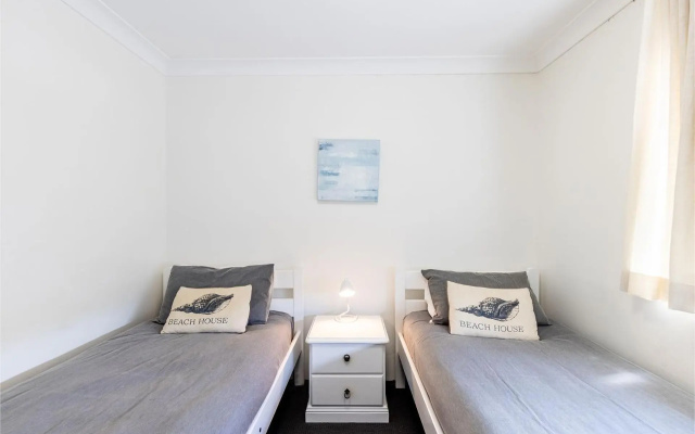The Dunes15 38 Marine Dr fabulous unit with pool tennis court and across the road to the beach – Guest Rooms – Fingal Bay