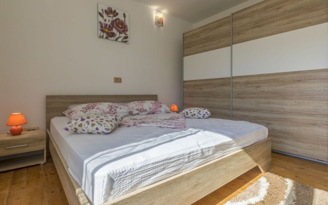 Lovely Holiday House With Private Swimming Pool & Terrace