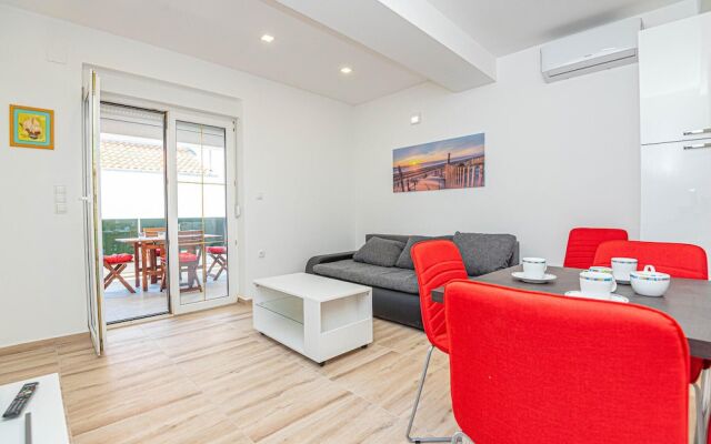 Nice Apartment in Brodarica With Wifi and 1 Bedrooms
