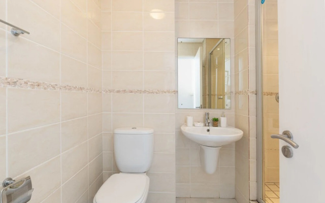 DejaBlu Beach Apartment by CTHA