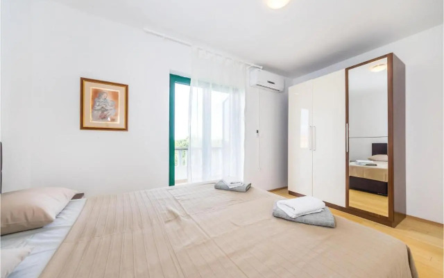 Three-Bedroom Apartment in Privlaka