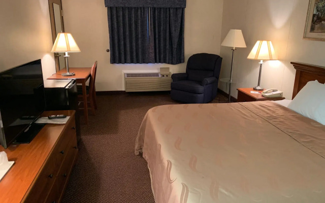 Lomira Inn and Suites