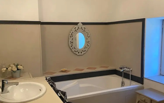 Large Air-conditioned Villa in Arles