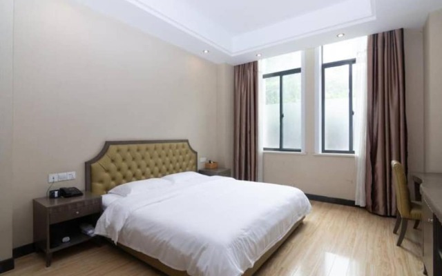 Shine Apartment