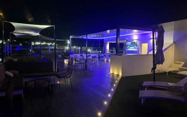 DAOS Suites Terrace Marbella