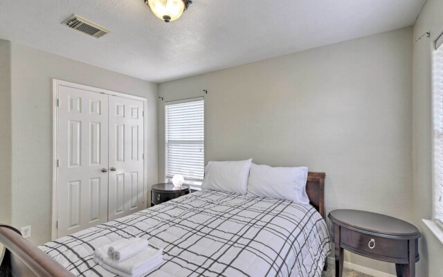 Spacious & Central Katy Retreat: 27 Mi to Houston!