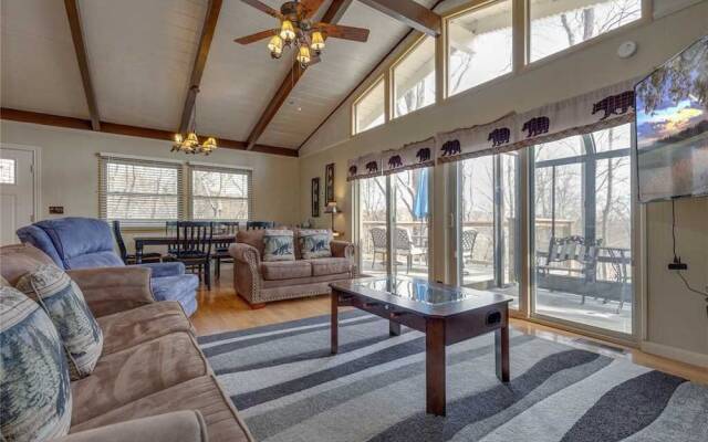 Bear View Chalet Three Bedroom Cabin