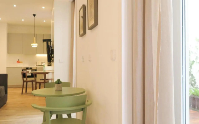 Chiado modern apt with ac elevator green terrace