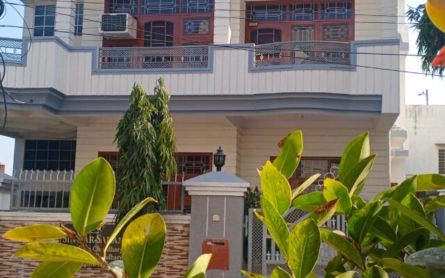 Sujhavs Hotel