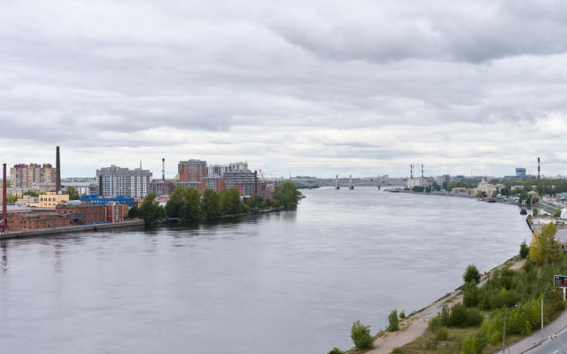 Апартаменты на Октябрьской набережной 44