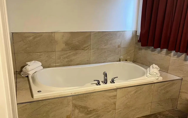 Super 8 by Wyndham Montreal