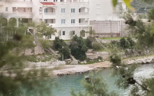 Apartments Tiha Luka