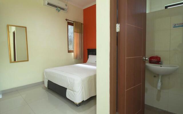 RedDoorz near masjid Agung Surabaya
