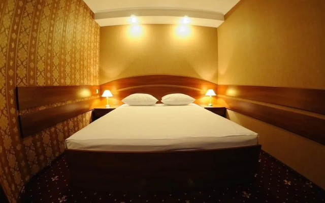 Mir Hotel In Rovno