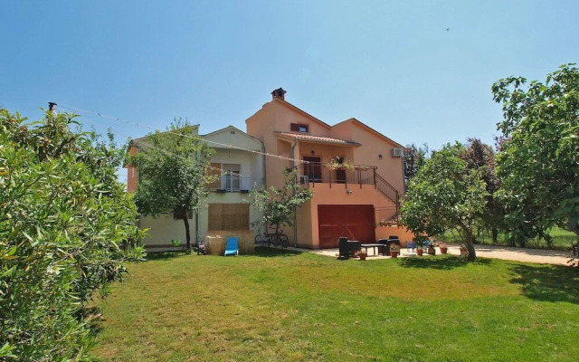 Apartments Mihatović