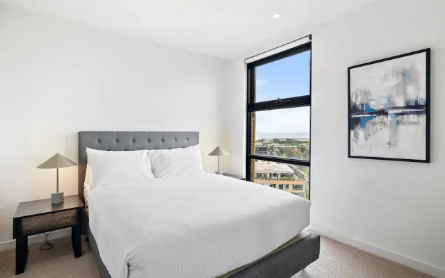 Renovated 2-bed Apartment With Balcony