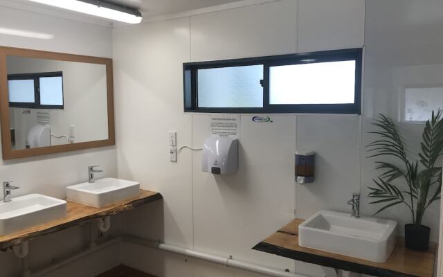 Peppertree Lodge - Hostel