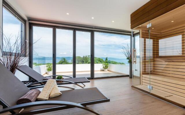 Luxurious Villa Laurea