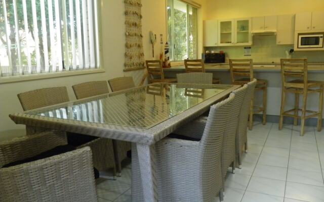 Verona Road, 08, Pelicans Perch