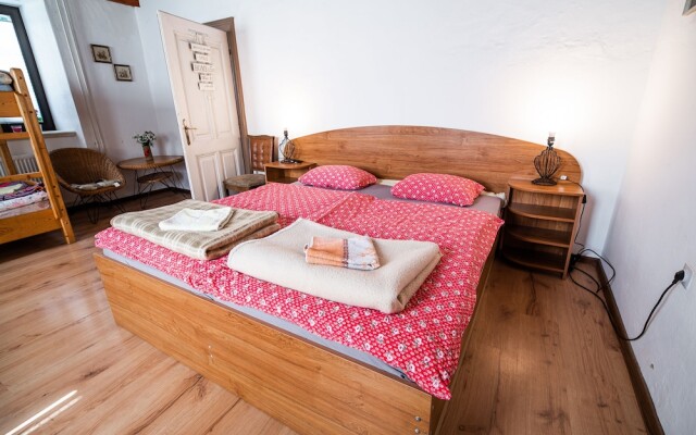 Cvet gora - Camping, Glamping and Accomodations - Hostel