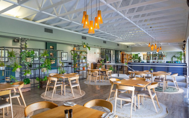 Pearl Valley Hotel by Mantis