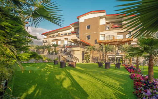 Dhauladhar Heights Resort