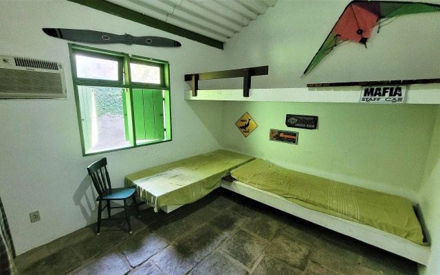 Linda casa com piscina a poucos passos da praia