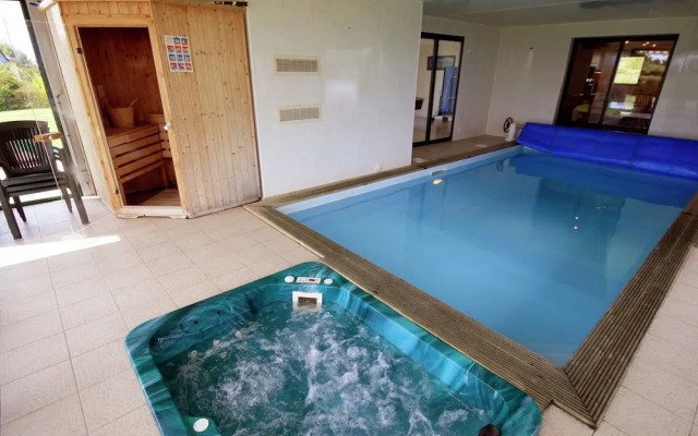 Scenic Villa in Moelan sur mer With Sauna