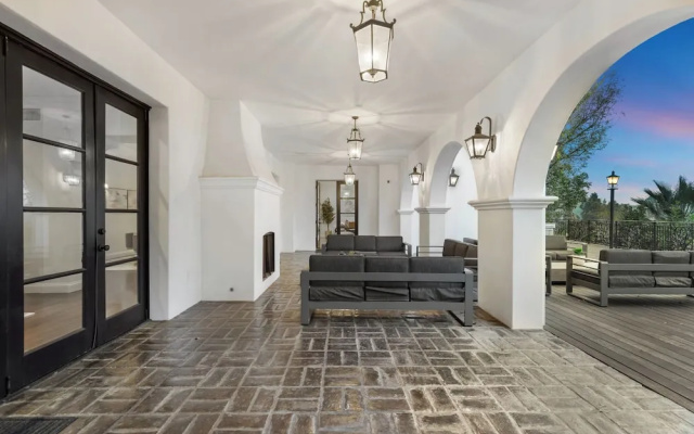 Spanish Villa - Stunning Coldwater Canyon Villa With Pool and Views