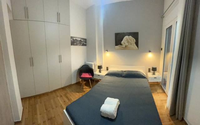 Cozy flat in Hilton, central Athens, 3' metro, VFM!