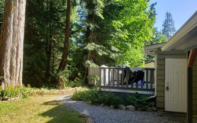 Cedar Creek Cottage 4BR - Welcome to Your Private Oasis Steps from the Beach