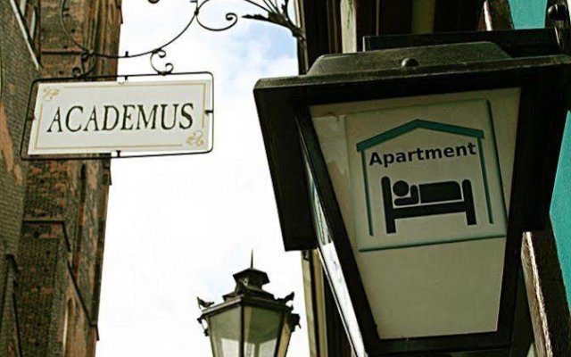Academus Pub & Apartments