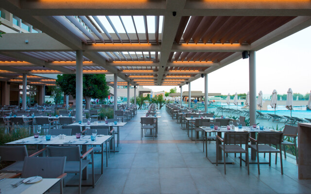 Amada Colossos Resort