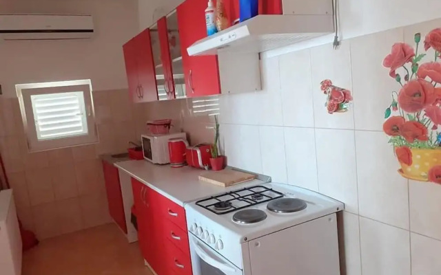 Nada- sea View - A2 - Crveni