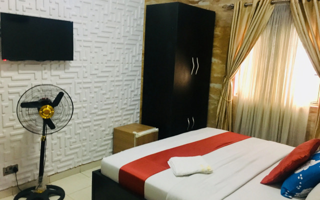 Perch Hotel And Suites