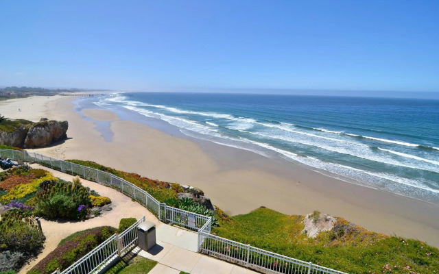 Pismo Lighthouse Suites