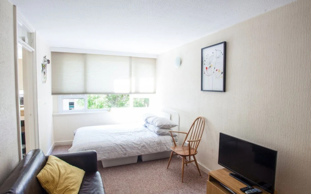 2BD Apartment, 500m From Windsor Castle, Parking