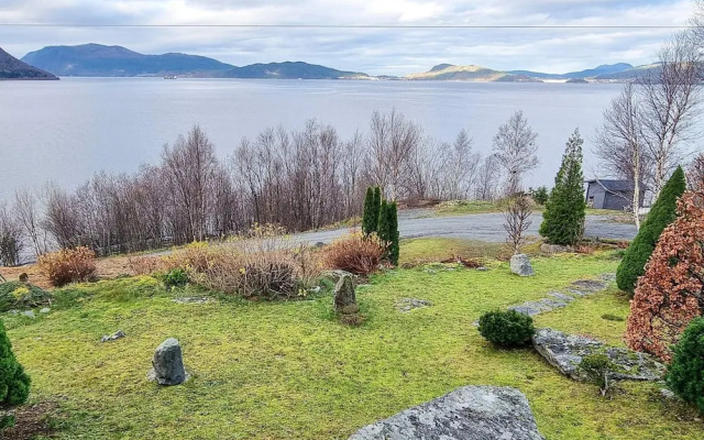 Holiday Home in Hundeidvik