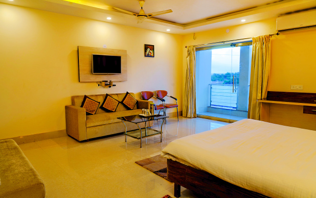 Fabhotel Kanchan Plaza