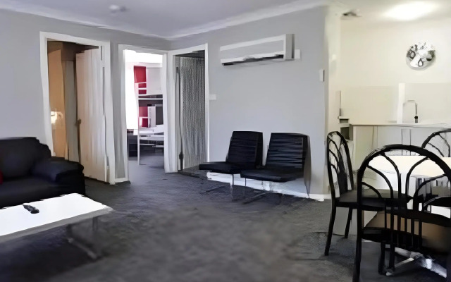 Cattleman's Country Motor Inn & Serviced Apartments