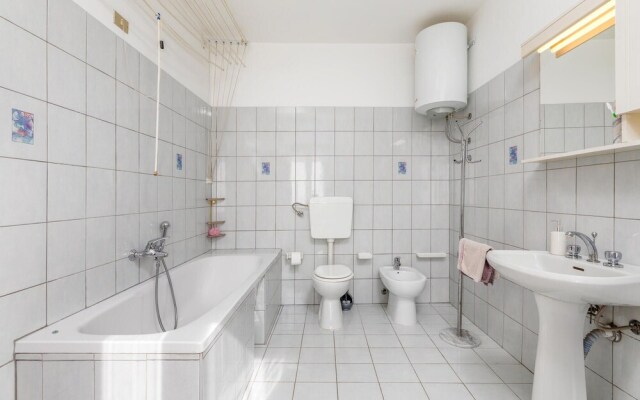 Awesome Home in Vodnjan With Wifi and 2 Bedrooms