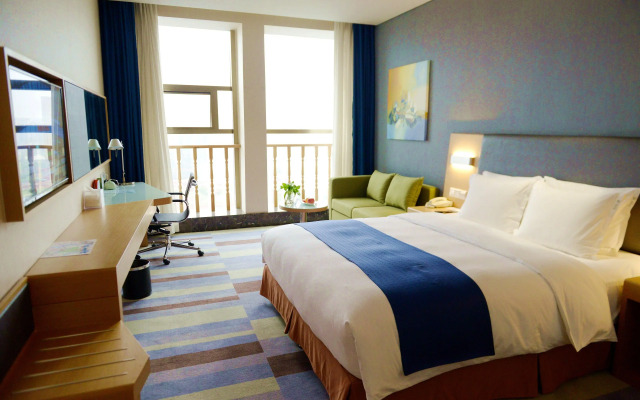 Holiday Inn Express Leshan City Square