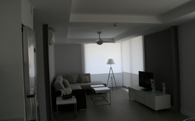 El Yate Hotel