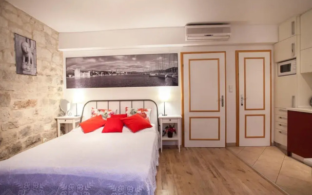 Apartment and Room Ursa
