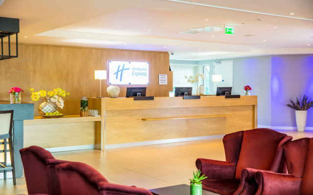 Holiday Inn Express Amsterdam - Sloterdijk Station by IHG - Image 2