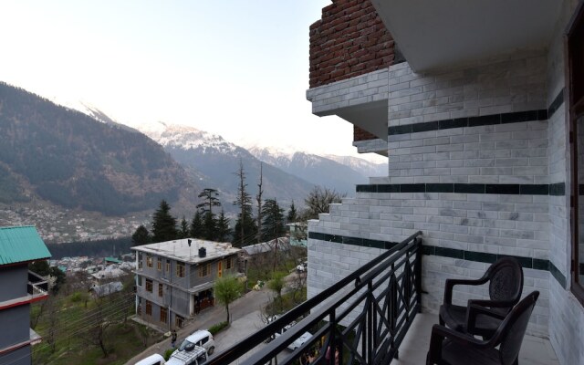 OYO 12735 The Manali Lodge