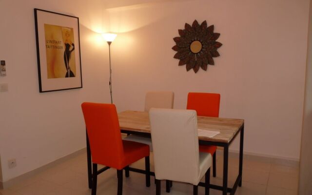 Apartment 82