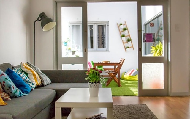 Travel & Live Porto Hostel